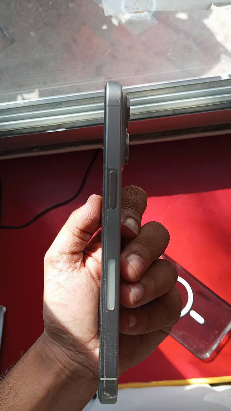 Apple iPhone 15 Pro Max 6