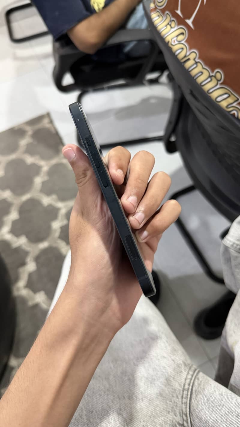 Apple iPhone 13 2