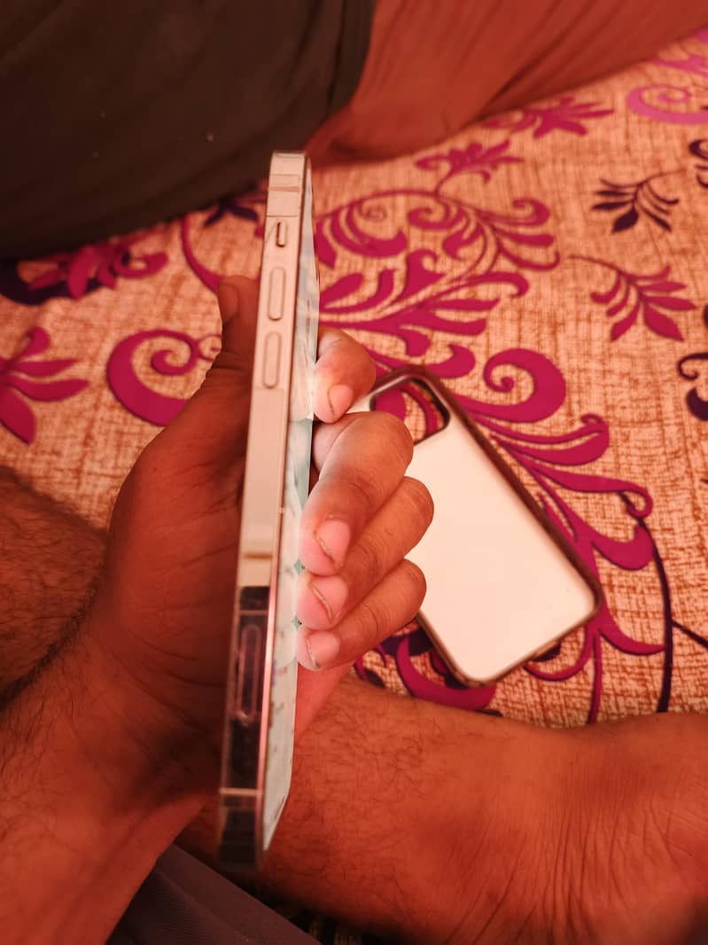 Apple iPhone 12 Pro 2
