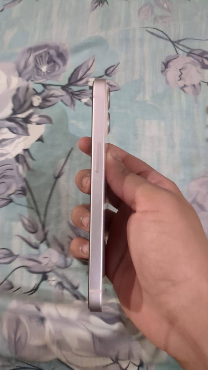 Apple iPhone 13 1