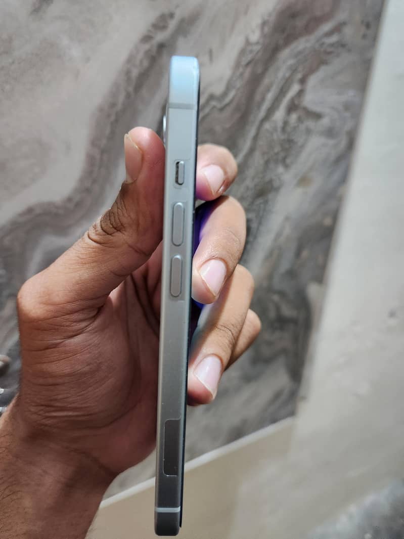 Apple iPhone 15 3