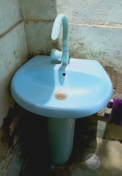 Wash basin for sale - in good condition