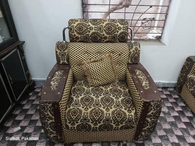 3,2,1 complete sofa set for sale neat and clean for home use