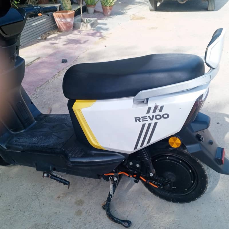 revoo a12 2