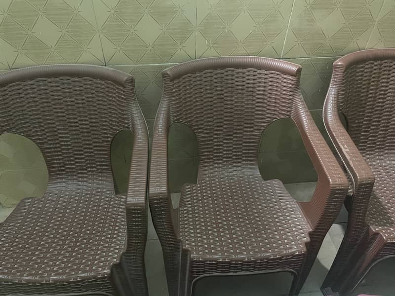 Chairs 0