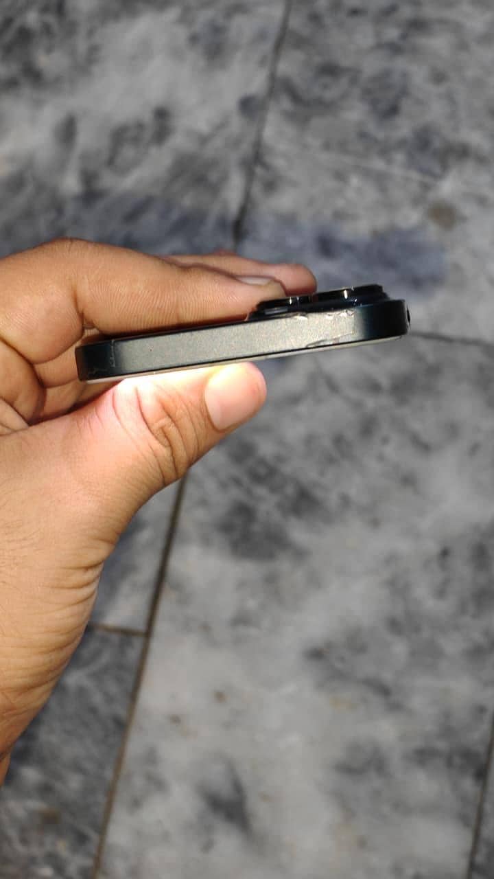 Apple iPhone 14 3