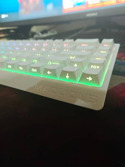 Madlions 68 HE Keyboard (white colour)