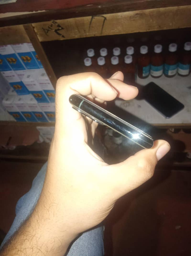 Apple iPhone 11 Pro 2