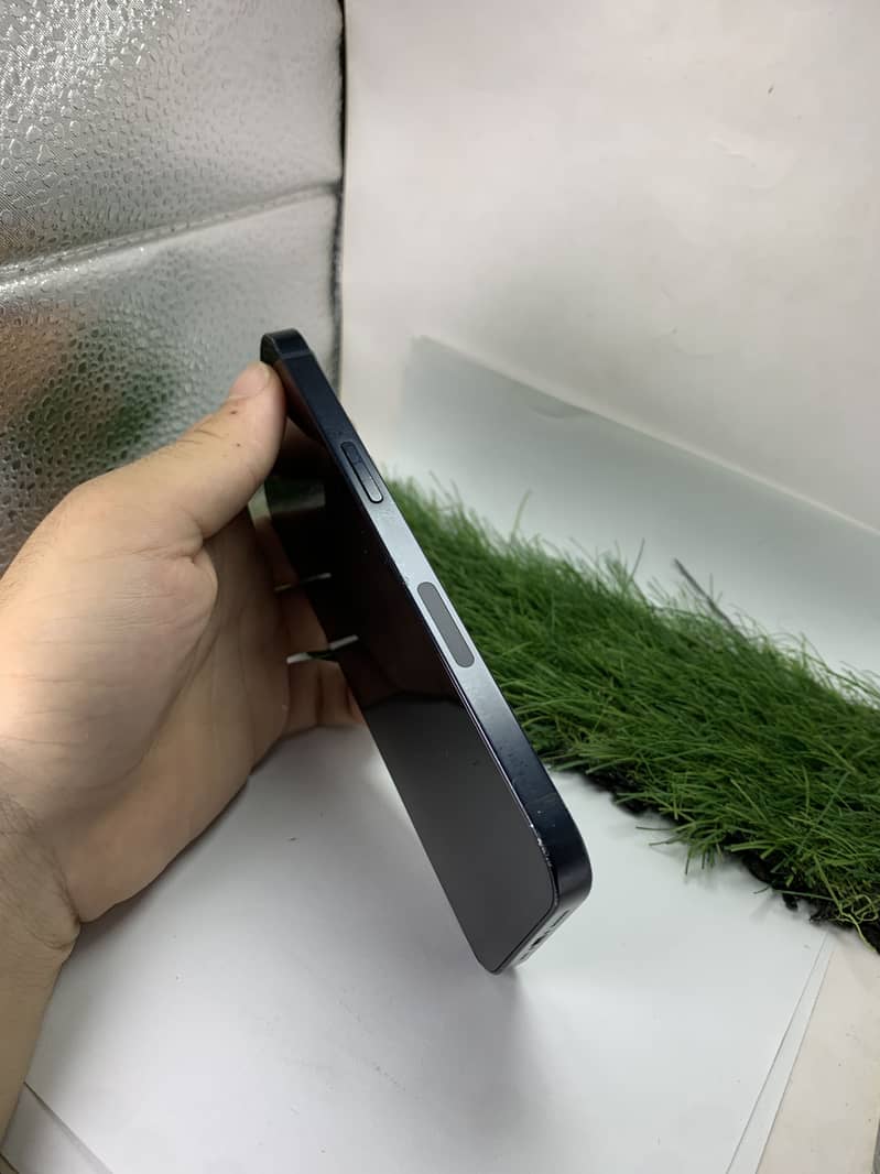 iPhone 13 5