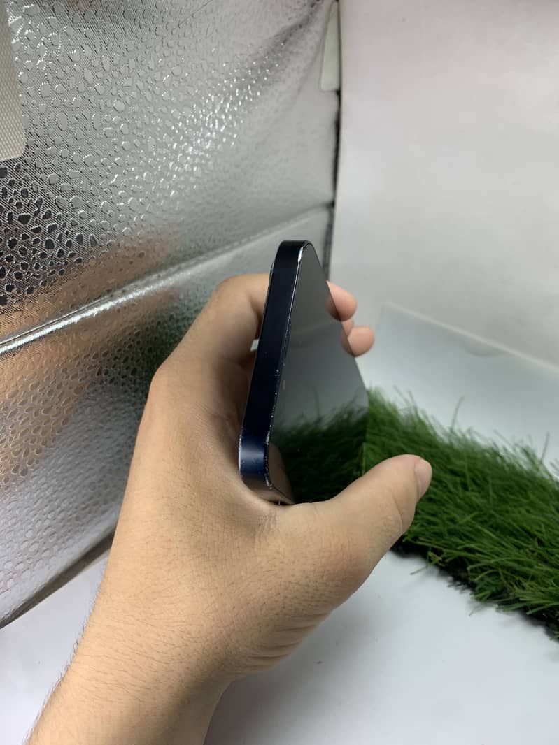 iPhone 13 6