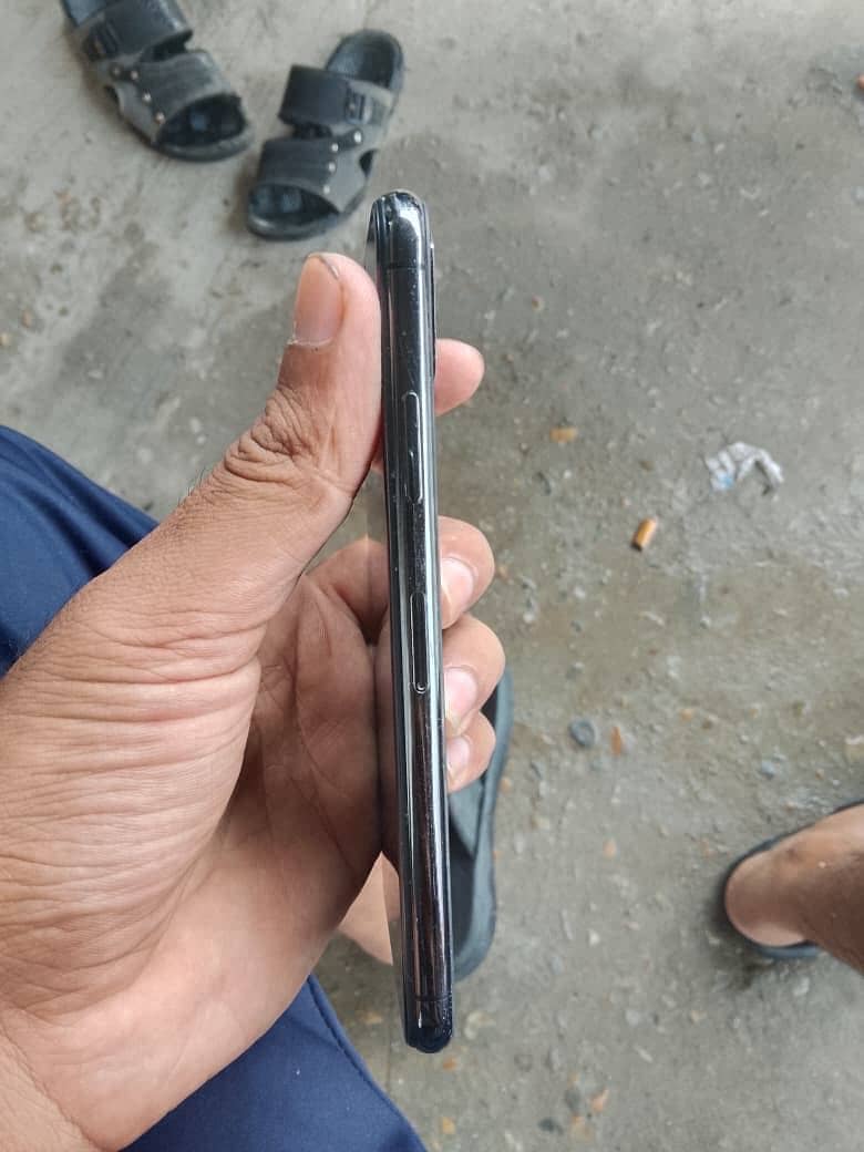 Apple iPhone X 3