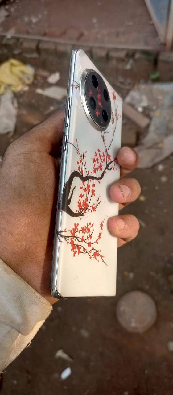 Tecno spark 20 pro plus 4