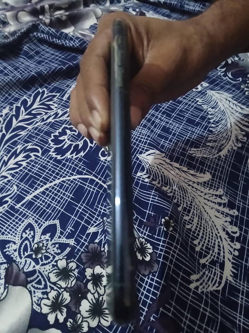 Apple iPhone 11 Pro Max 4