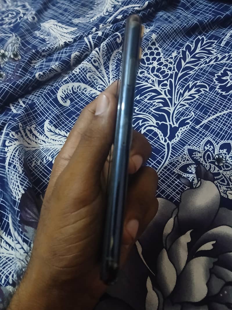 Apple iPhone 11 Pro Max 5