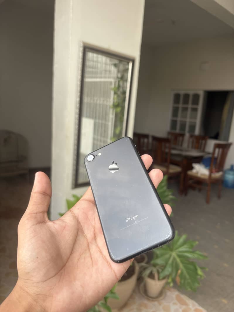 Apple iPhone 7 0