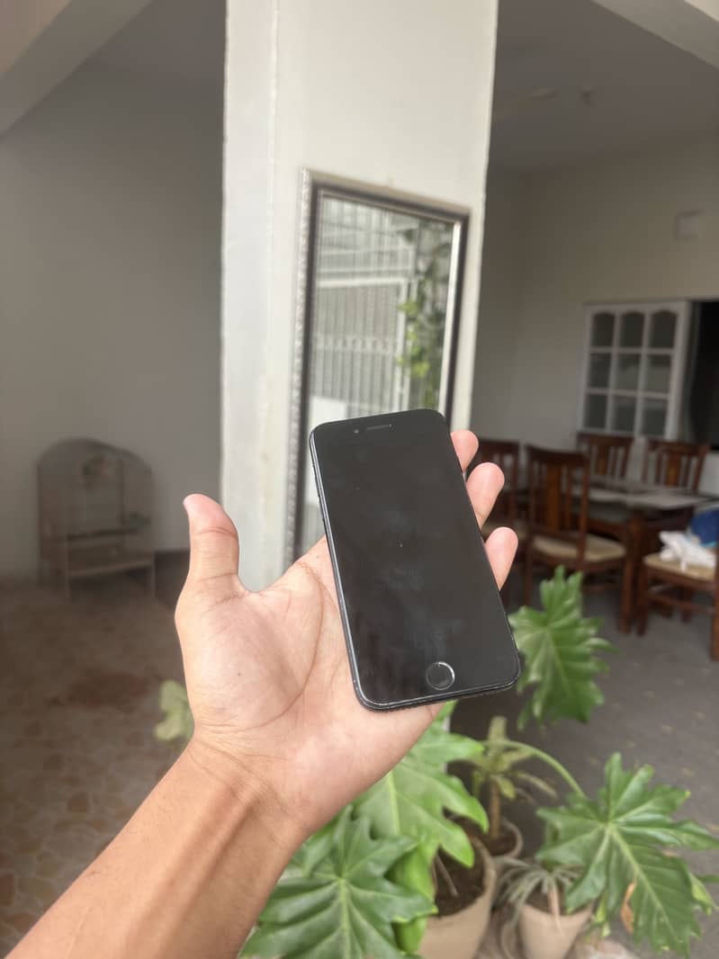 Apple iPhone 7 1