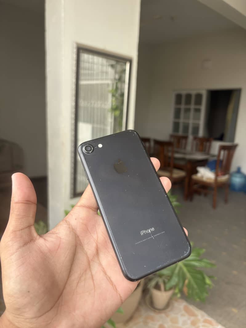 Apple iPhone 7 2