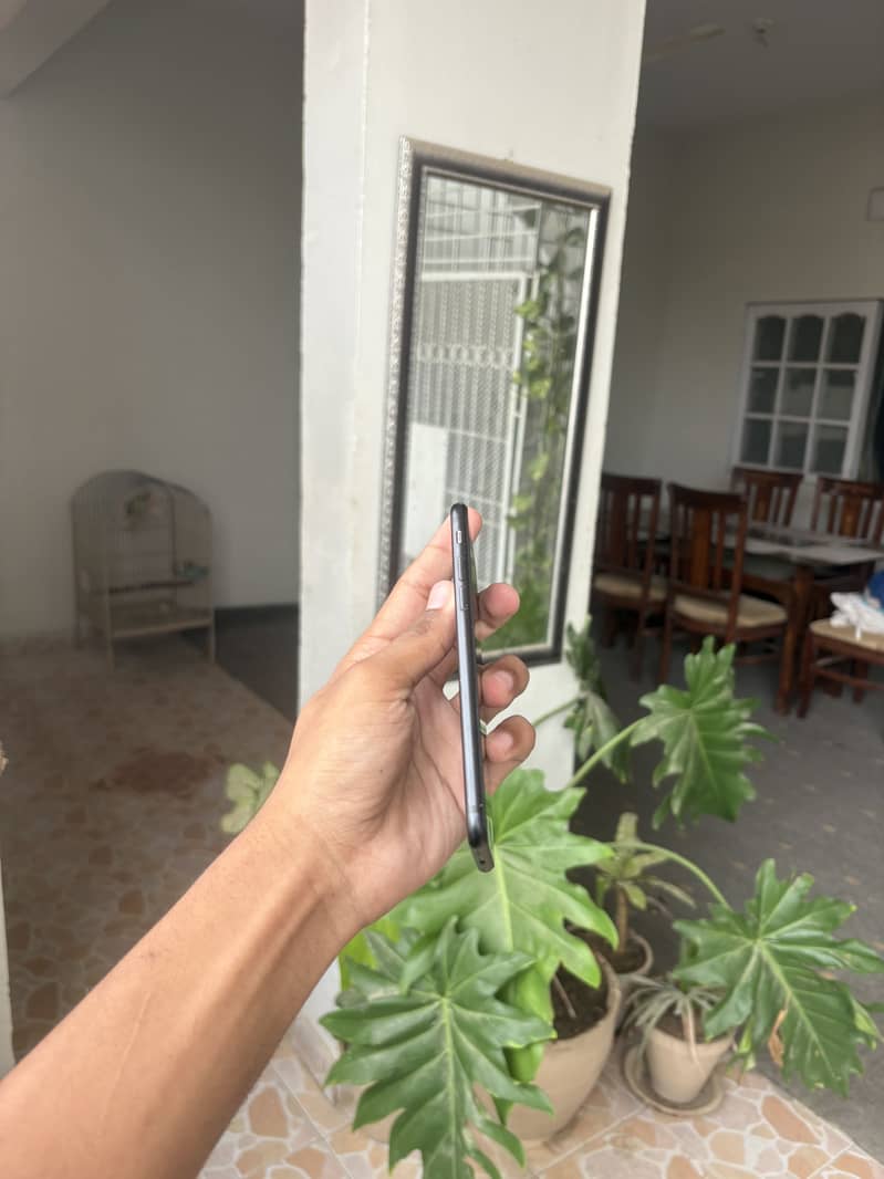 Apple iPhone 7 3