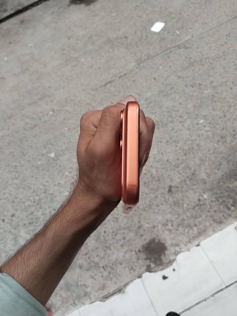 Apple iPhone 17 Pro Max 4