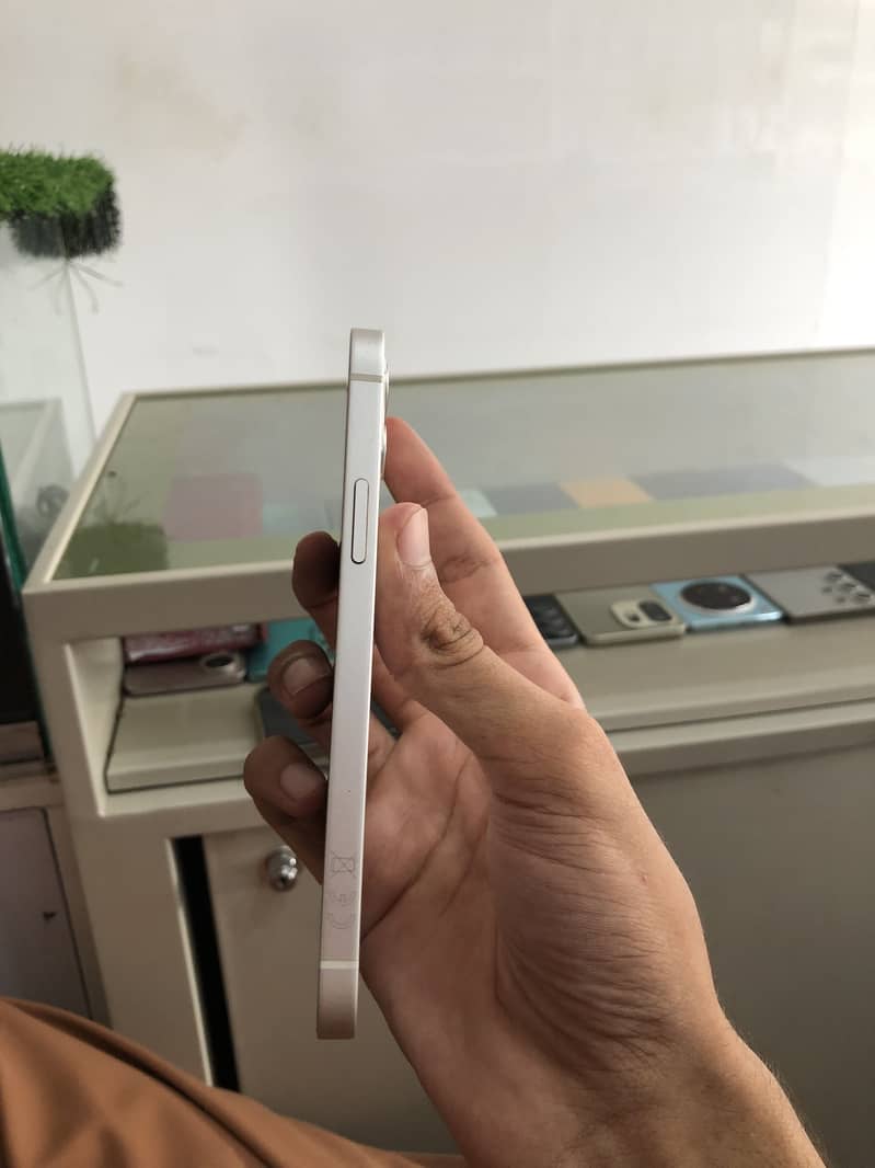 Apple iPhone 12 2