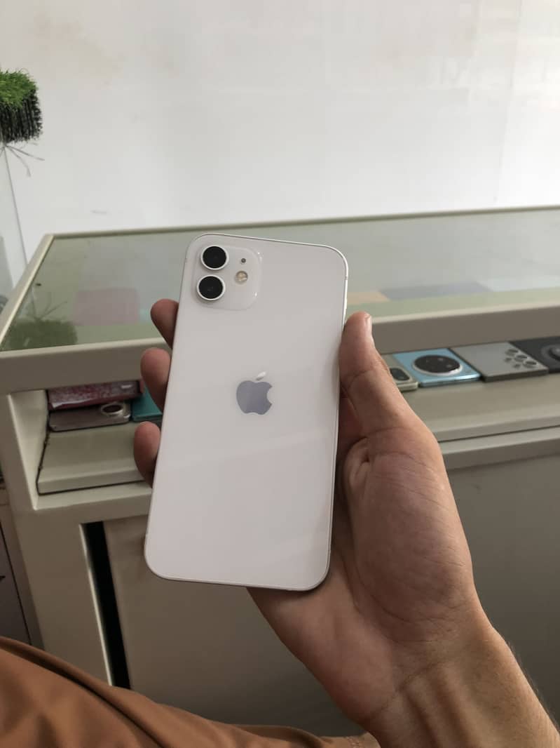 Apple iPhone 12 6