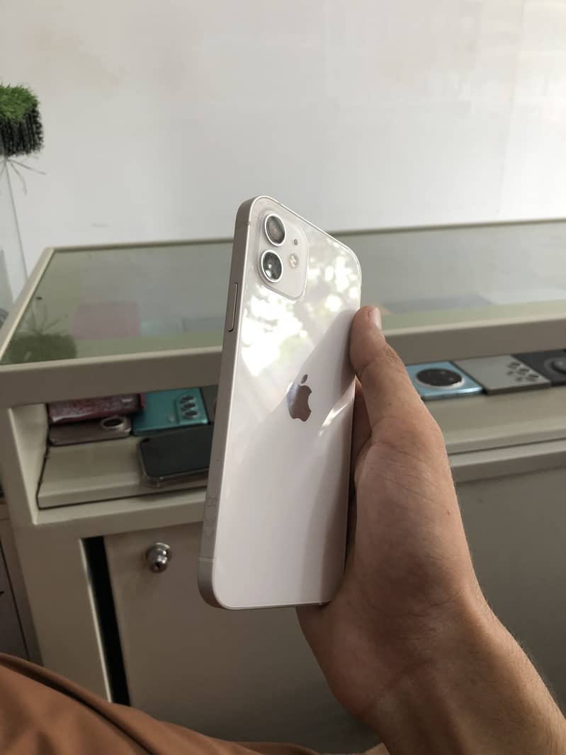 Apple iPhone 12 7