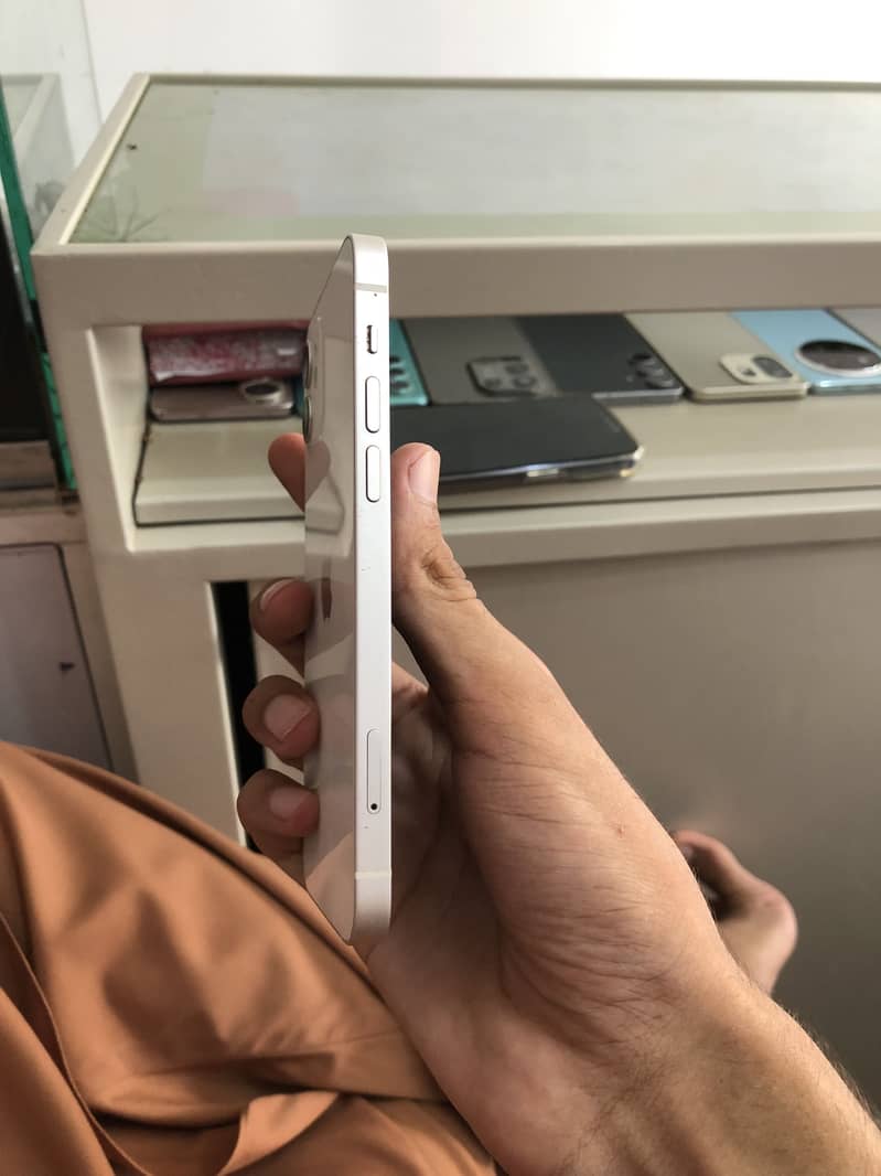 Apple iPhone 12 8