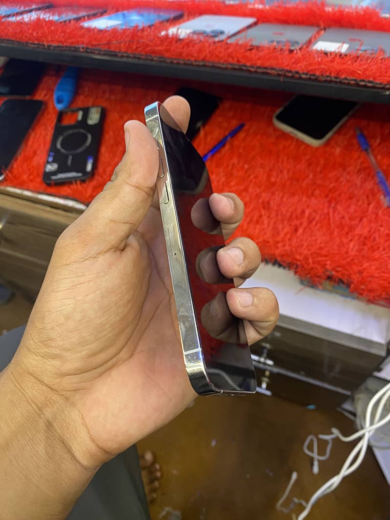 Apple iPhone 13 Pro 1