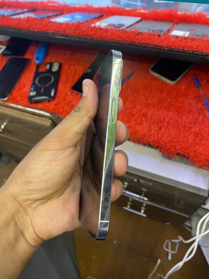 Apple iPhone 13 Pro 3