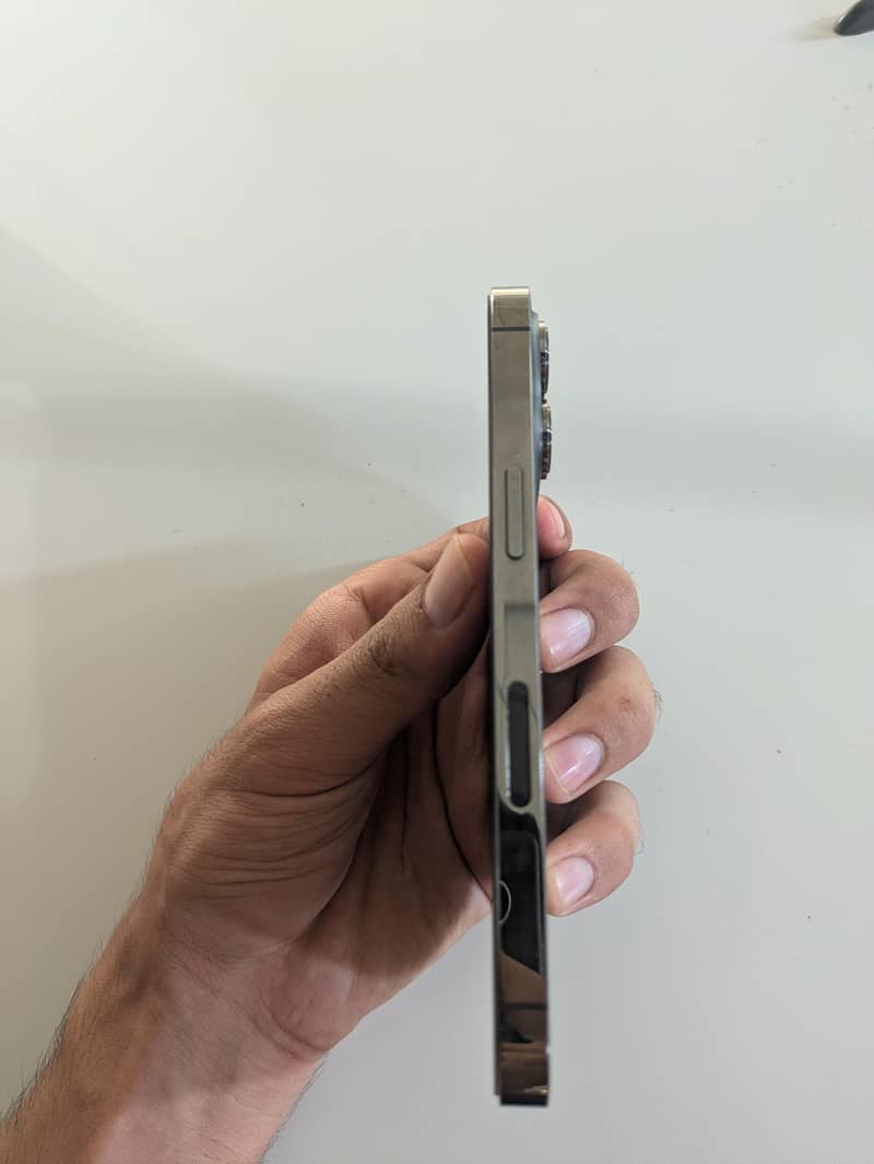 Apple iPhone 13 Pro 2