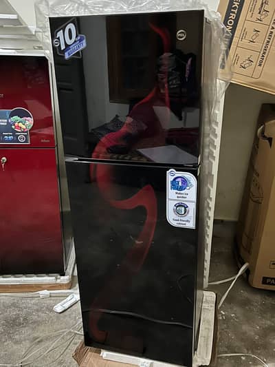 New Pin pack Untouch Pel medium size fridge with warranty