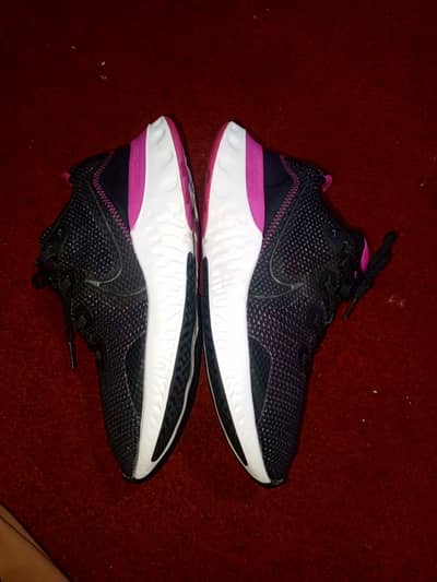 Nike Renew Shoes Size 41 / UK 7 – Excellent Condition