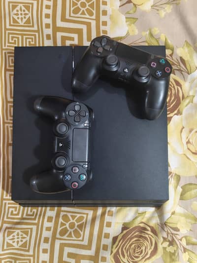 PS4 500GB Jailbreak (v12.02) - 2 Controllers & All Cables