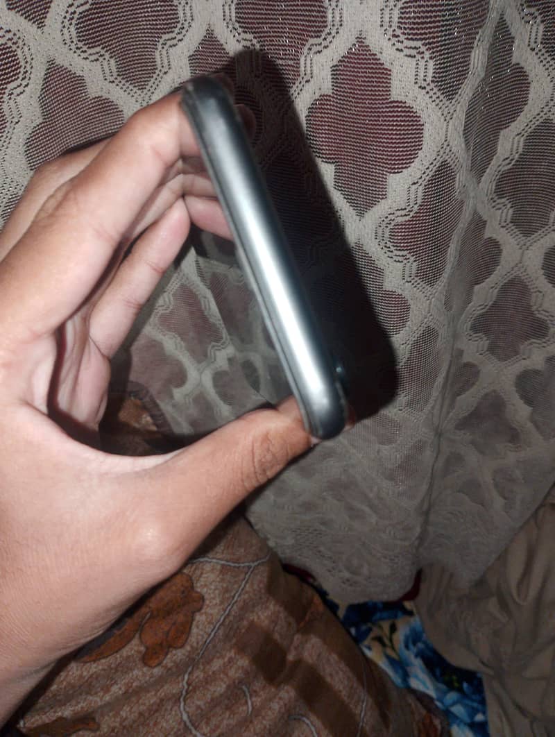 Apple iPhone 11 2
