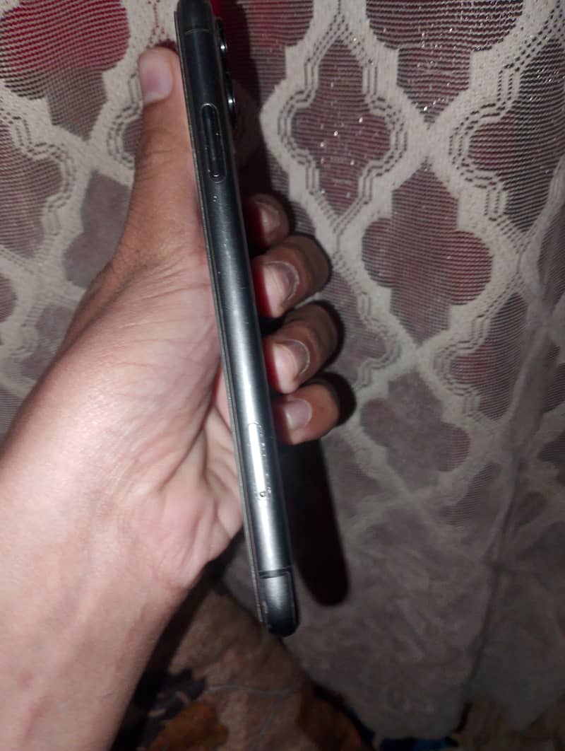 Apple iPhone 11 3