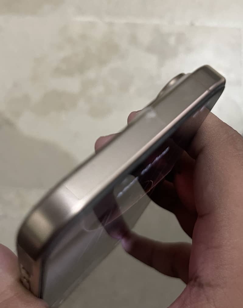 Apple iPhone 16 Pro Max 1