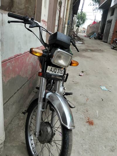 Honda CD70 good condition engine pack For contact 03124684955