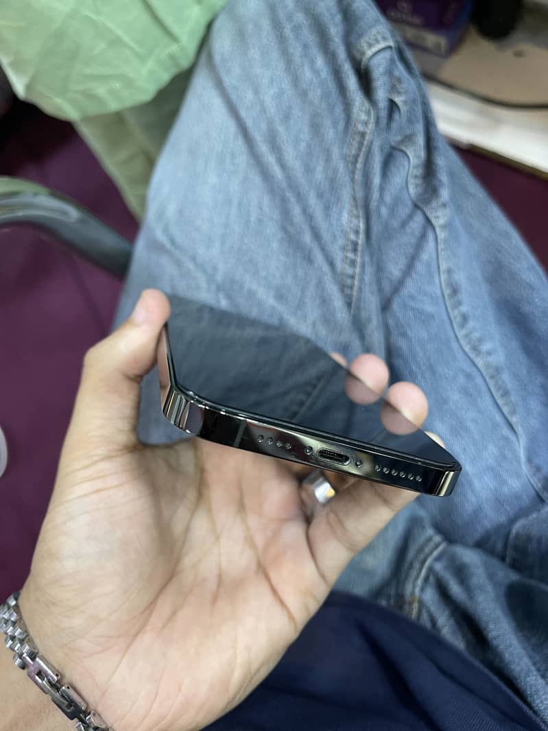 iPhone 13 Pro Max 4