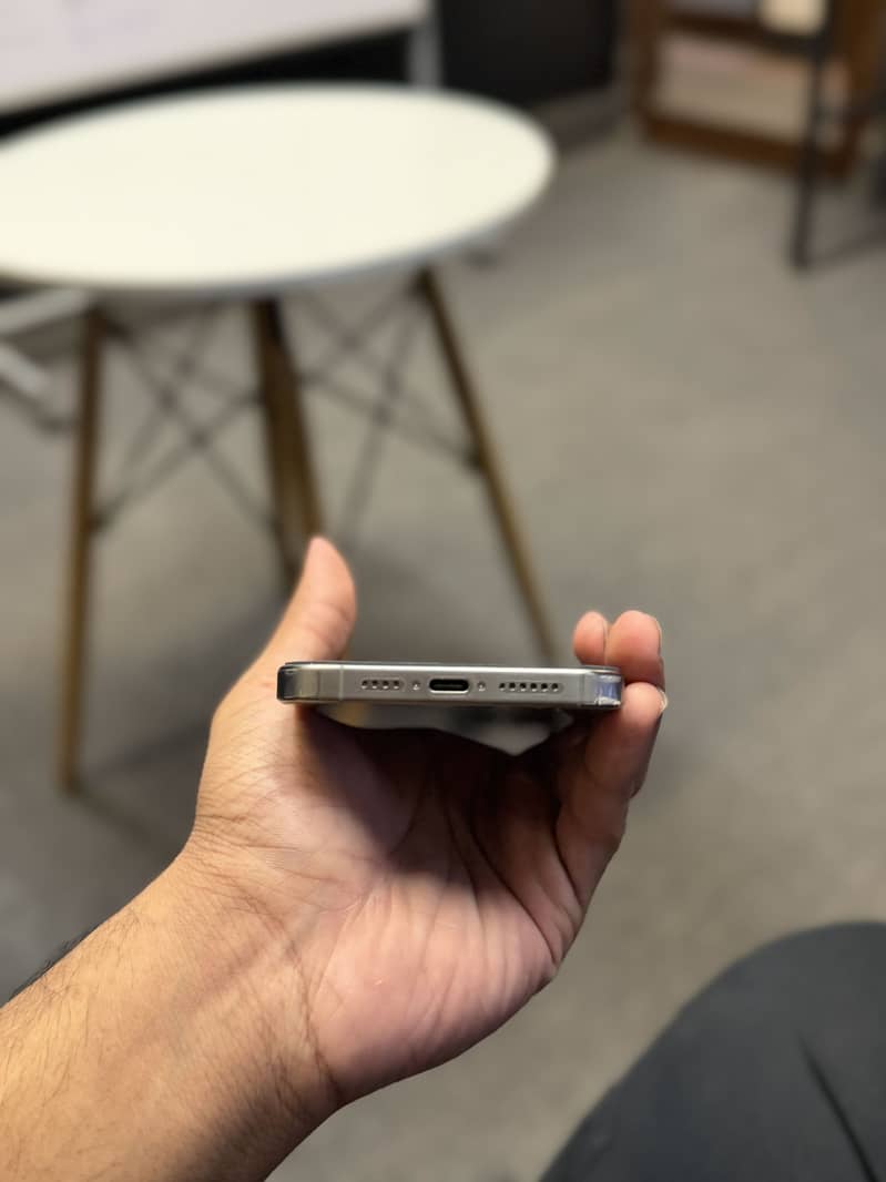 Apple iPhone 15 Pro Max 2