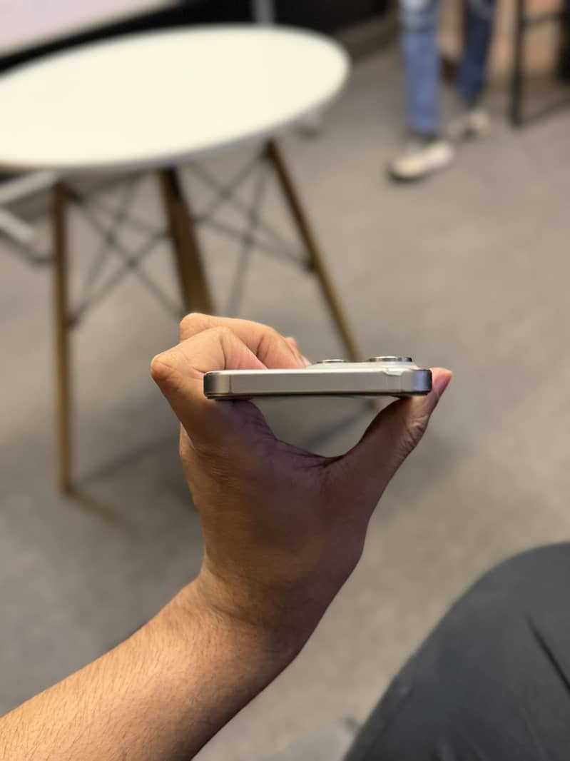 Apple iPhone 15 Pro Max 3