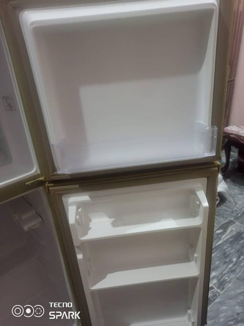 Dawlance Refrigerator Medium 4