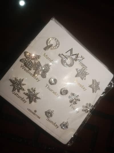 Artificial earrings for women - New