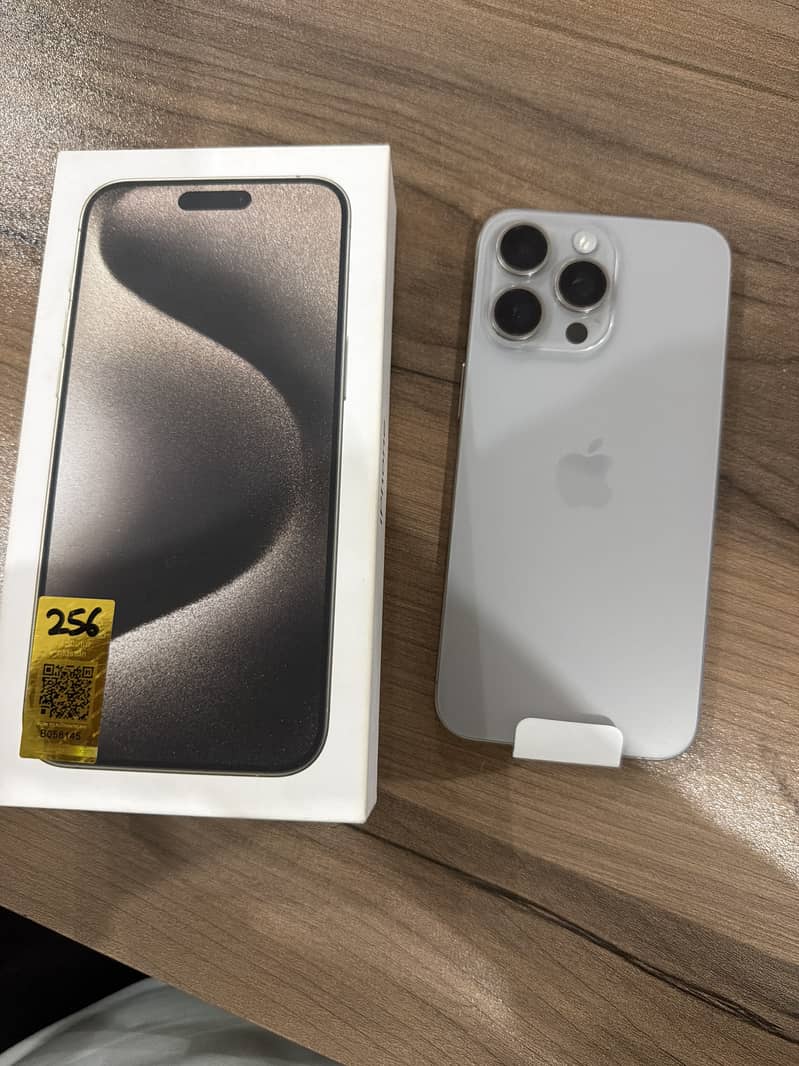 Apple 15 Pro Max 1
