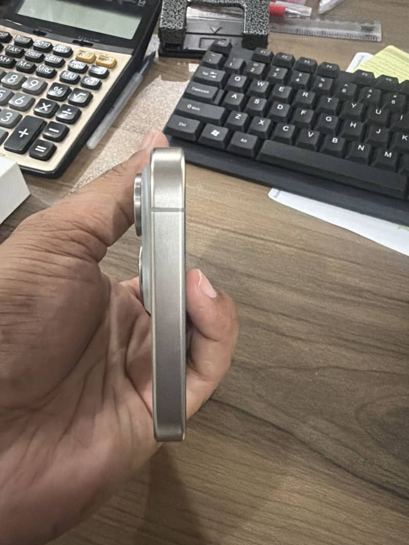 Apple 15 Pro Max 5
