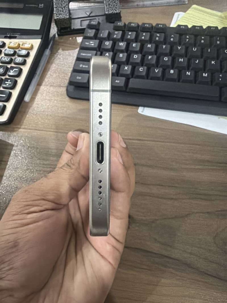 Apple 15 Pro Max 6