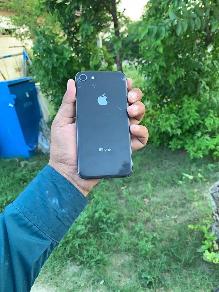 Apple iPhone 8 4