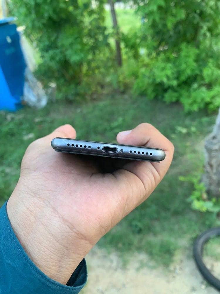 Apple iPhone 8 6