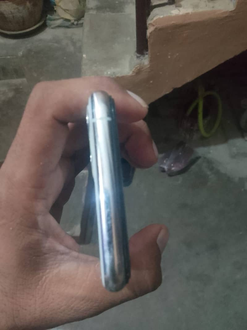 Apple iPhone 11 Pro 2