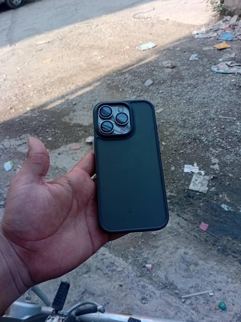 Apple iPhone 16 Pro Max 1