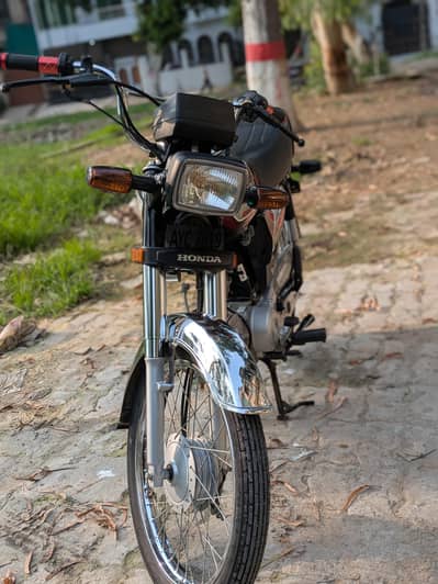 CD 70 honda new condition